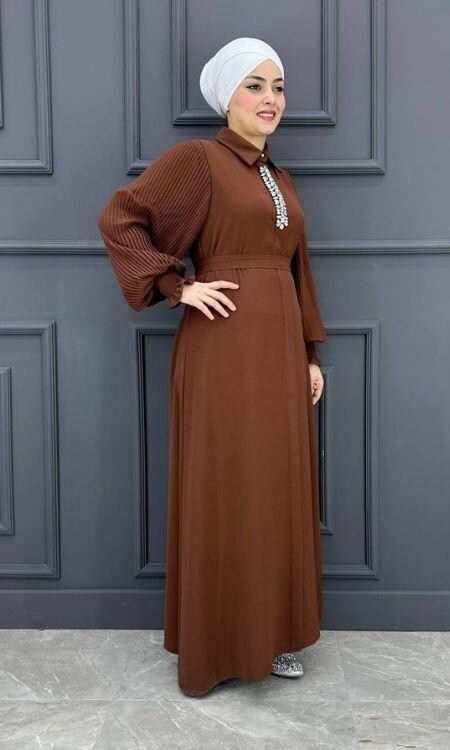Kadın Kolu Pilise Ve Yakası Taş Detaylı Elbise KSR6917-Kahverengi - 1